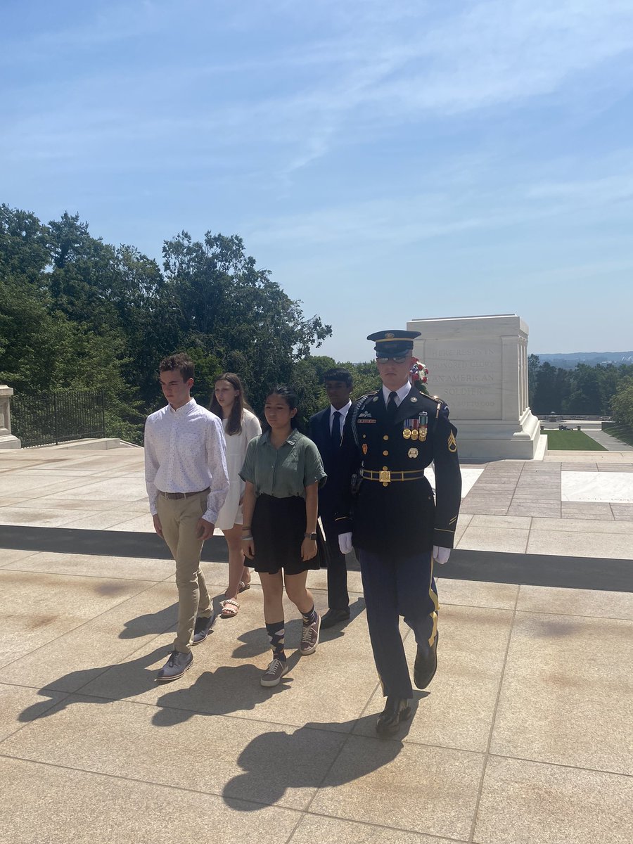hmallory88's tweet photo. Murray Middle had the privilege to lay a wreath at the Tomb of the Unknown Soldier. #murrayschools https://t.co/sbeVSqh6kf