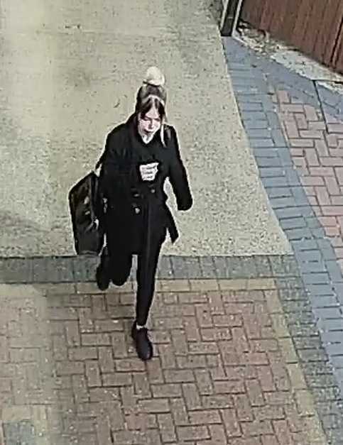 Can you help our <a href="/leicspolice/">Leicestershire Police</a> colleagues find Alex, 25 who is #MISSING from #Birstall since last Saturday?  

Alex may be in London, if you have information or see Alex please dial 999 quoting 542/28MAY

ow.ly/gC2H50JnjpV