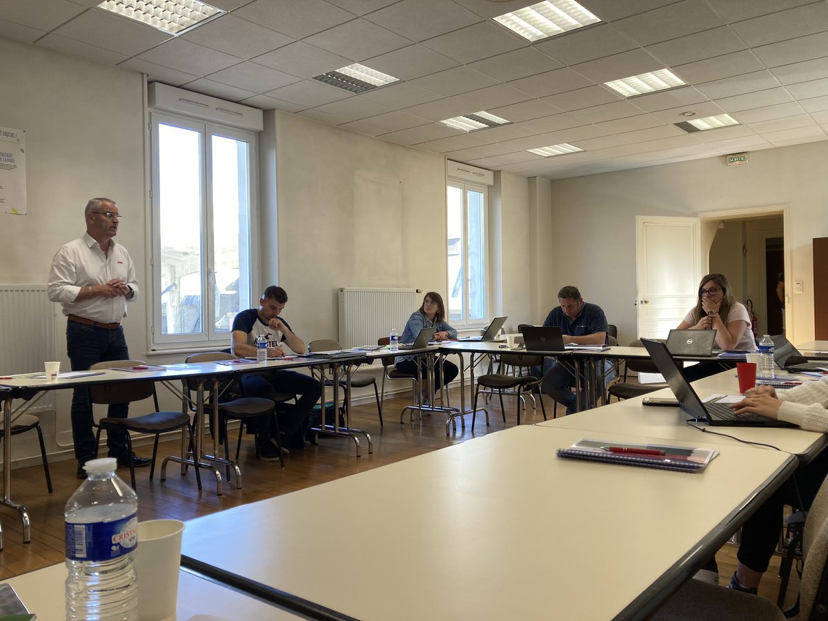 EmmanuelL_FMC's tweet photo. Merci 🙏 aux équipes @Vivescia pour leur accueil ☀️ lors de la journée de formation @_MissBetter en binôme (malherbologie 🌱 et désherbage 💦 🚜 ), avec @Christianp_FMC #Jubilé
A très vite dans l’Est 😉 https://t.co/nfrbGPhhrV