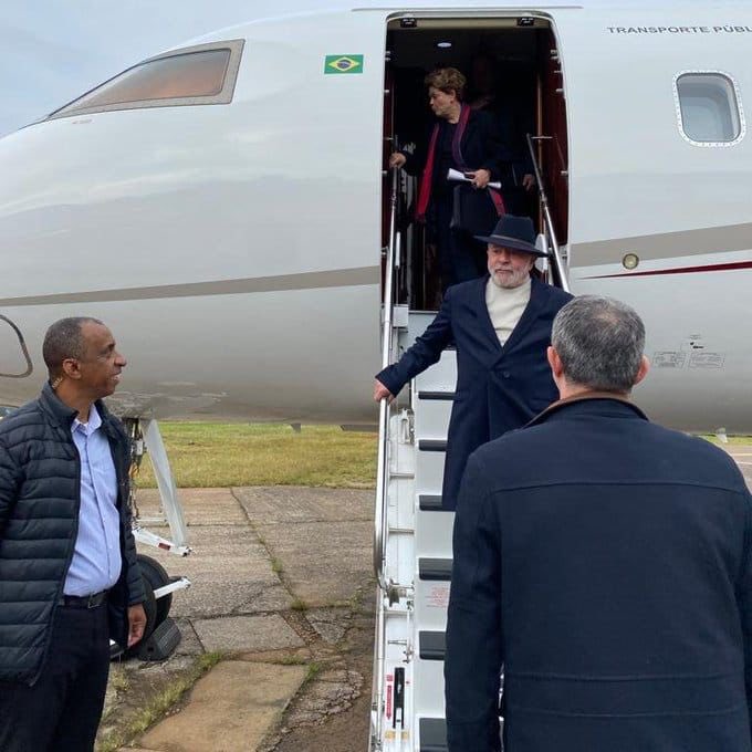 zuccors's tweet photo. Chega a Porto Alegre, o DESCONDENADO!!

Com muito luxo… a bordo de um jatinho particular! 🛩

Quem está pagando por essa ostentação? 🤔 https://t.co/QZJxS7dALz