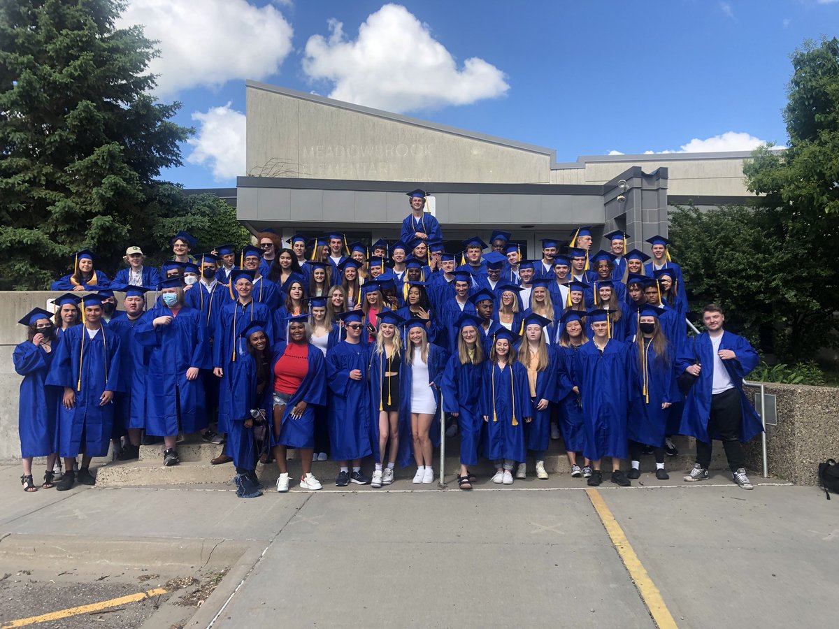 NatalieSawatzky's tweet photo. Congratulations to the class of 2022! We love seeing the @MeadowbrookGV alumni! #HopkinsPride @Hopkins270 https://t.co/ghZLvP8hLc