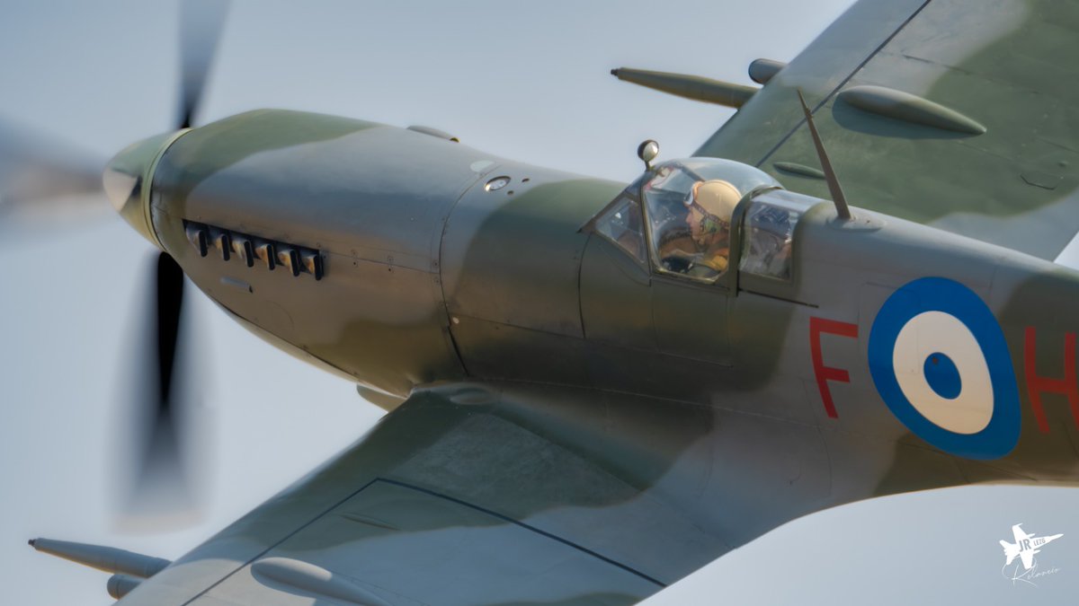 FOTOgrAAMA's tweet photo. #BuenasTardes nuestro compañero Joaquín Relancio nos hace llegar alguna foto del #TigerMeet2022 en la 
#AraxosAB (LGRX) en #Greece

"The #Greek Spitfire" 
#Spitfire #MkIX MJ755

#NATO #tigermeet
#aviation #avgeek #aviation
#spotter #spotting #planespotting
#supermarinespitfire https://t.co/RAks7v1R8W