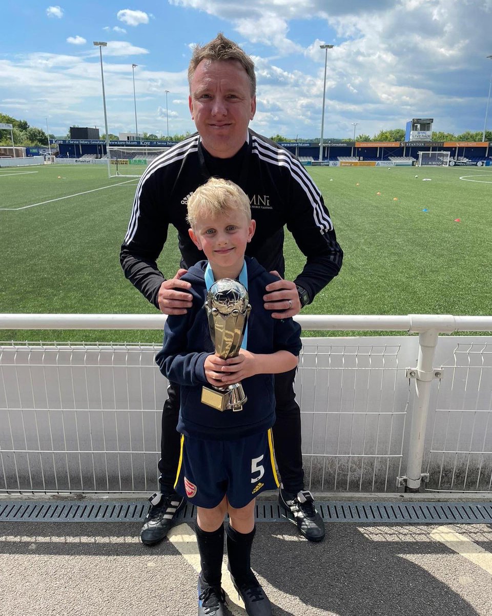 Mark Noble Football tweet media