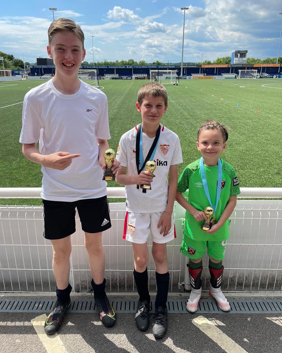 Mark Noble Football tweet media