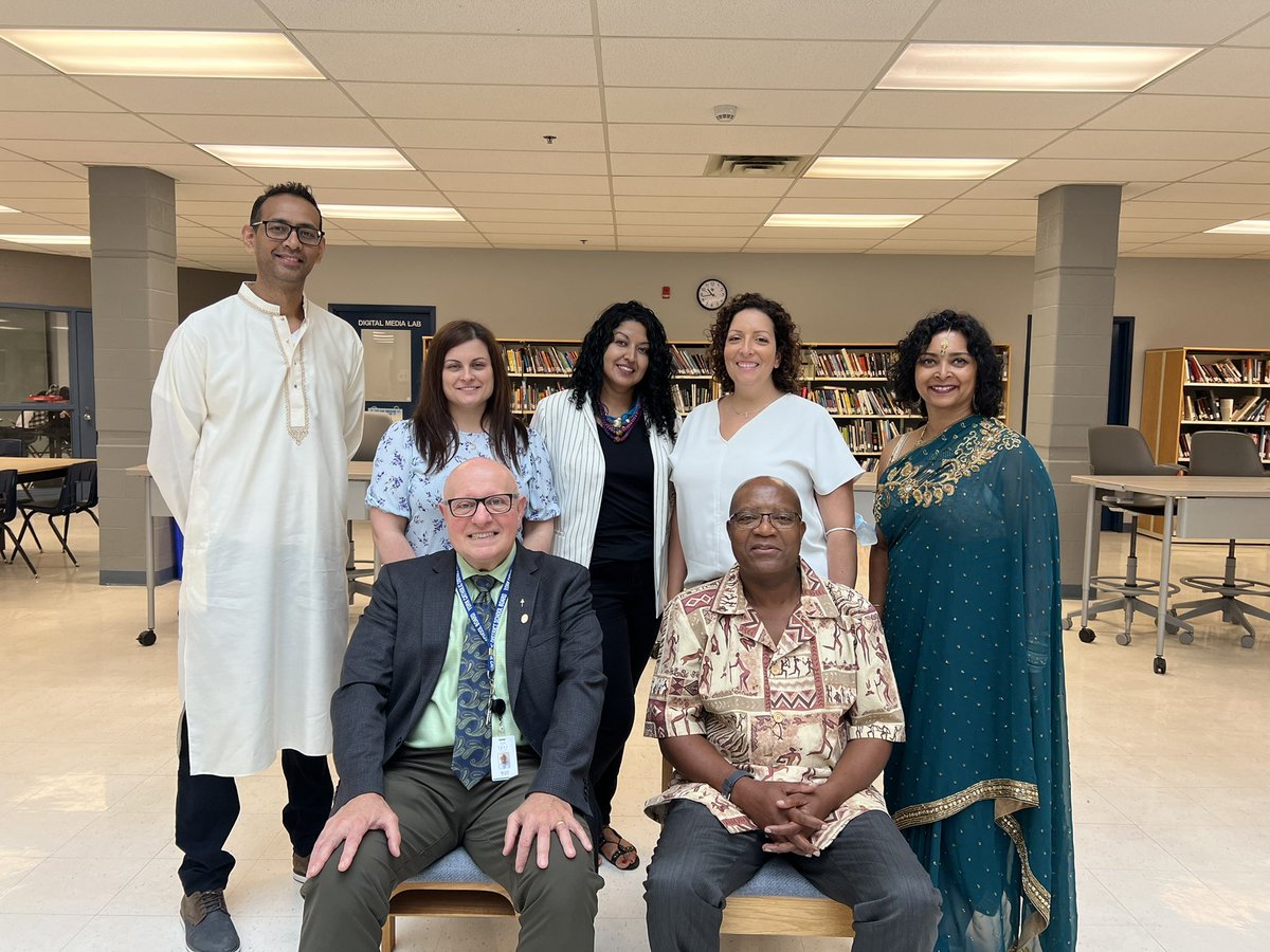 DomenicScuglia's tweet photo. It was a special day to return to the school where I began my school administrative journey. What better way to spend my morning with @SLAM_FMM @FMMtweets @FMMSAC student forum listening to student voices celebrating diversity. Thank you Principal Moyo staff and students β€οΈππΌ https://t.co/UyferP4xoF