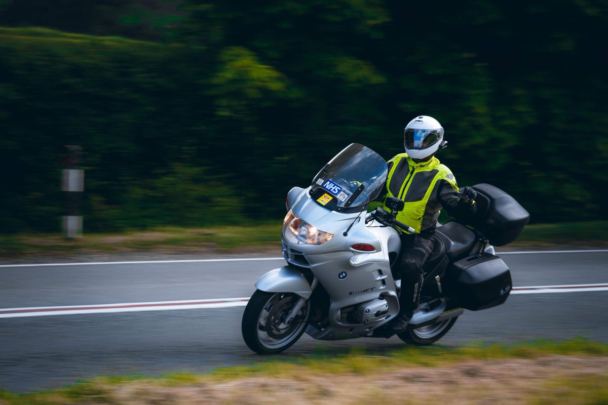 MotoGustoMedia's tweet photo. Our fearless editor and lead product reviewer on their way to Loomies before heading off to check out KOTI Autotalli. 
#dunlop #pirelli #knox #orsa #nexus #c4 #c5 #packtalkbold #50s #helmet #motorcycle #photography #photo #photooftheday #ridewithgusto #motogusto #1150rt #cbf1000 https://t.co/4rfUwTnioC