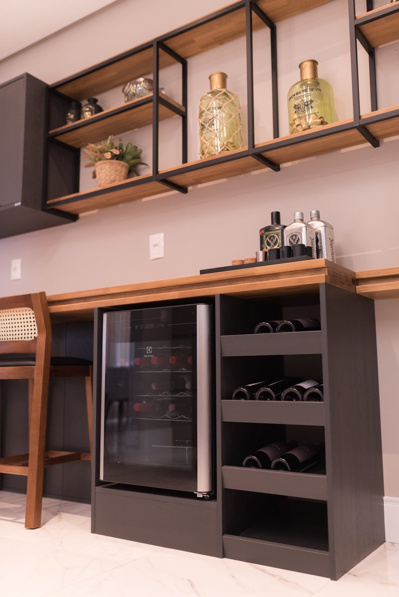 FingerMoveis's tweet image. Que tal ter um espaço bacana para reunir os amigos e poder utilizar quando quiser relaxar? Seja para tomar uma cerveja ou aquele vinho especial! 

Projeto: Daiana Ortolan
Fotos: Vivianne Rubin

#baremcasa #ambientesintegrados #lardocelar #decor