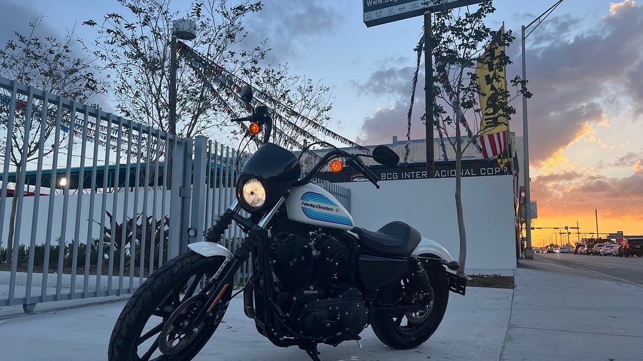EagleShare's tweet photo. Who doesn’t love a sportster?! This beauty is waiting in Miami for you! 🌴 ⁣
⁣
🔗 to book! https://t.co/PqjD3V23a5 https://t.co/ymfjZhmPYM