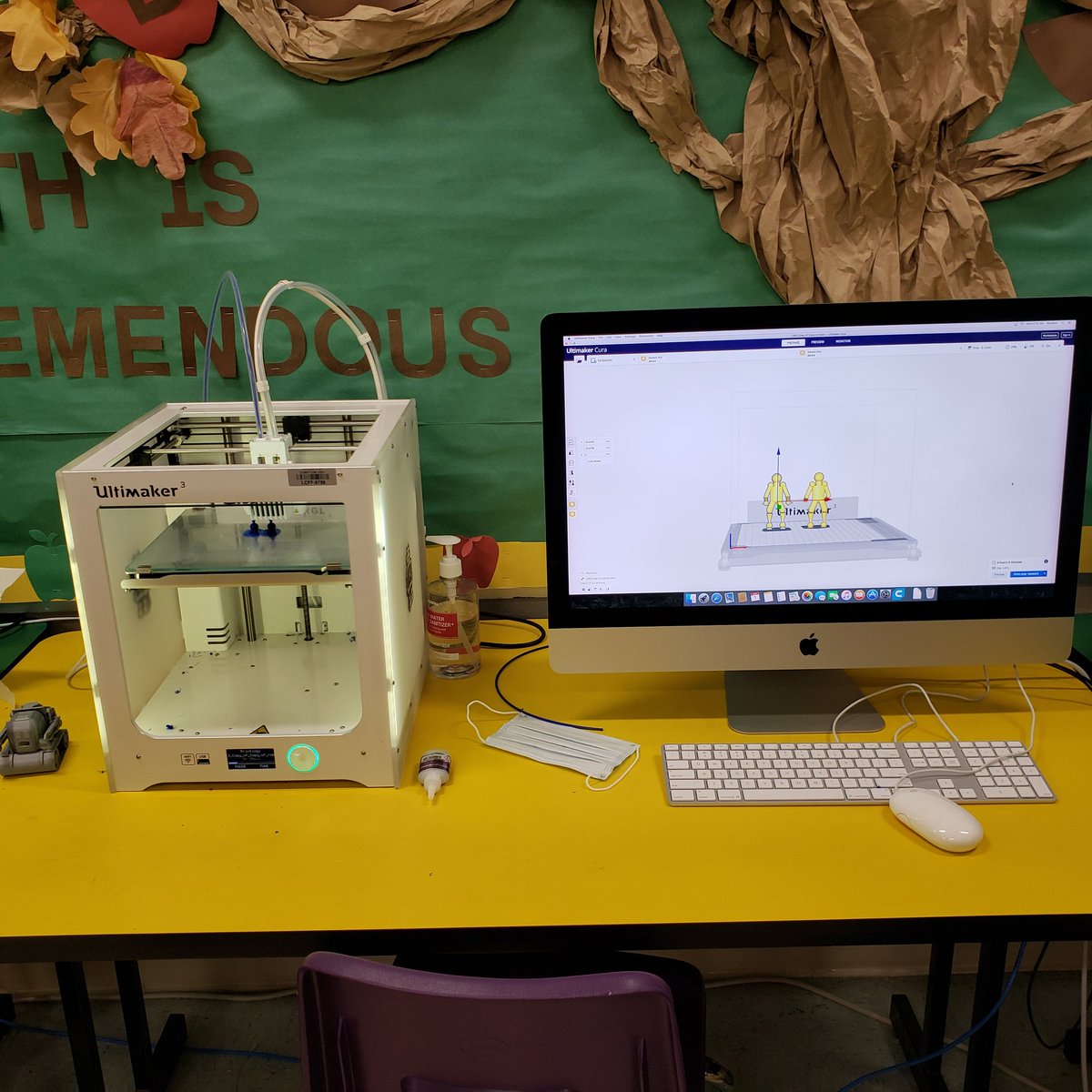 TechGurlAZ's tweet photo. #notasitevisitselfie, but lots of pictures from the amazing #VerizonInnovativeLearningLab at Davis MS in the @ComptonUnified district. These kids WILL change the world someday. They aren't waiting for anyone else to solve the world's problems. they're doing it! @EntrepreneurASU https://t.co/yvAT7rTUFx