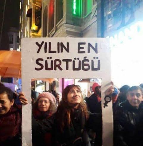 misvakcaps's tweet photo. Sürtüğe alınmışlar, 
Kendinize #sürtük diyen siz değil miydiniz? https://t.co/sVmSoV4f9y