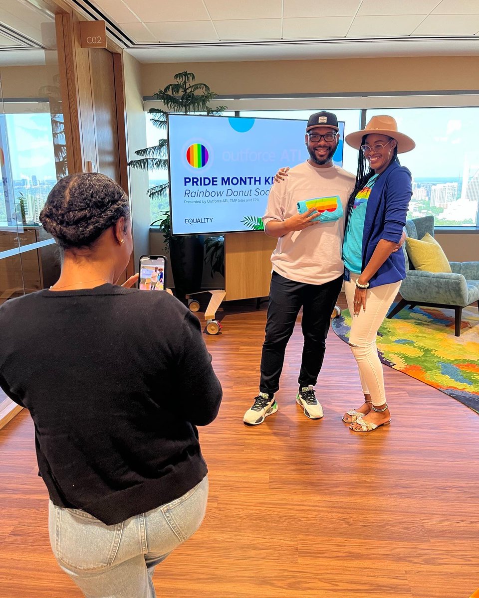 jackiedavissays's tweet photo. #Donut kill our vibe ๐ณ๏ธโ๐ Weโre celebrating #NationalDonutDay ๐ฉ and #PrideMonth @Salesforce with a #Rainbow Donut Social ๐ โ๏ธ
Donuts from @simplydonedonut
-
#Salesforce #Atlanta #LGBTQ #EqualityForAll #RainbowDonuts #pride #Outforce #ATL #Ally #SalesforceJobs #SalesforceOhana https://t.co/Orin328tLA