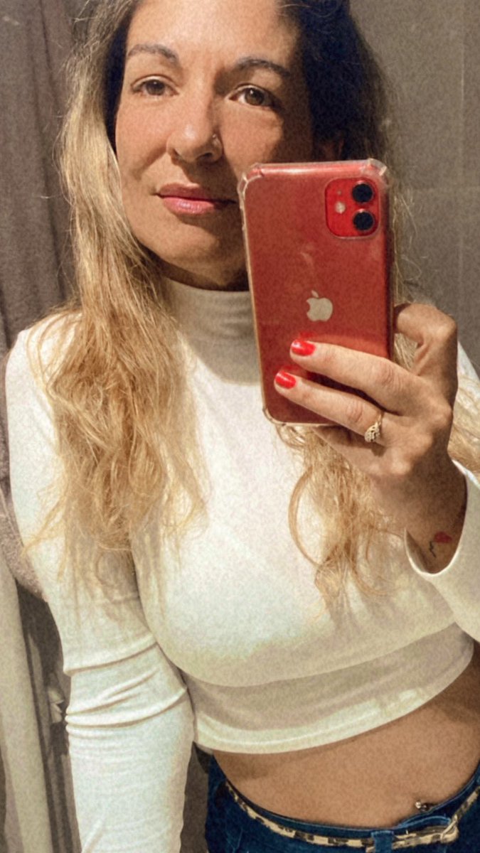 veronicafercha1's tweet photo. No puede ser que en un segundo me perdí en tu mirada…
Sé que sientes mariposas,
Yo también sentí sus alas.
Déjame robarte un beso que te enamore y tú no te vallas 🎧
#MiercolesDeEllas 🧚🏽
@flormolina30 🌷
#MeSalva la música 🫶🏼🫶🏼 https://t.co/uM0ZwrHMq0