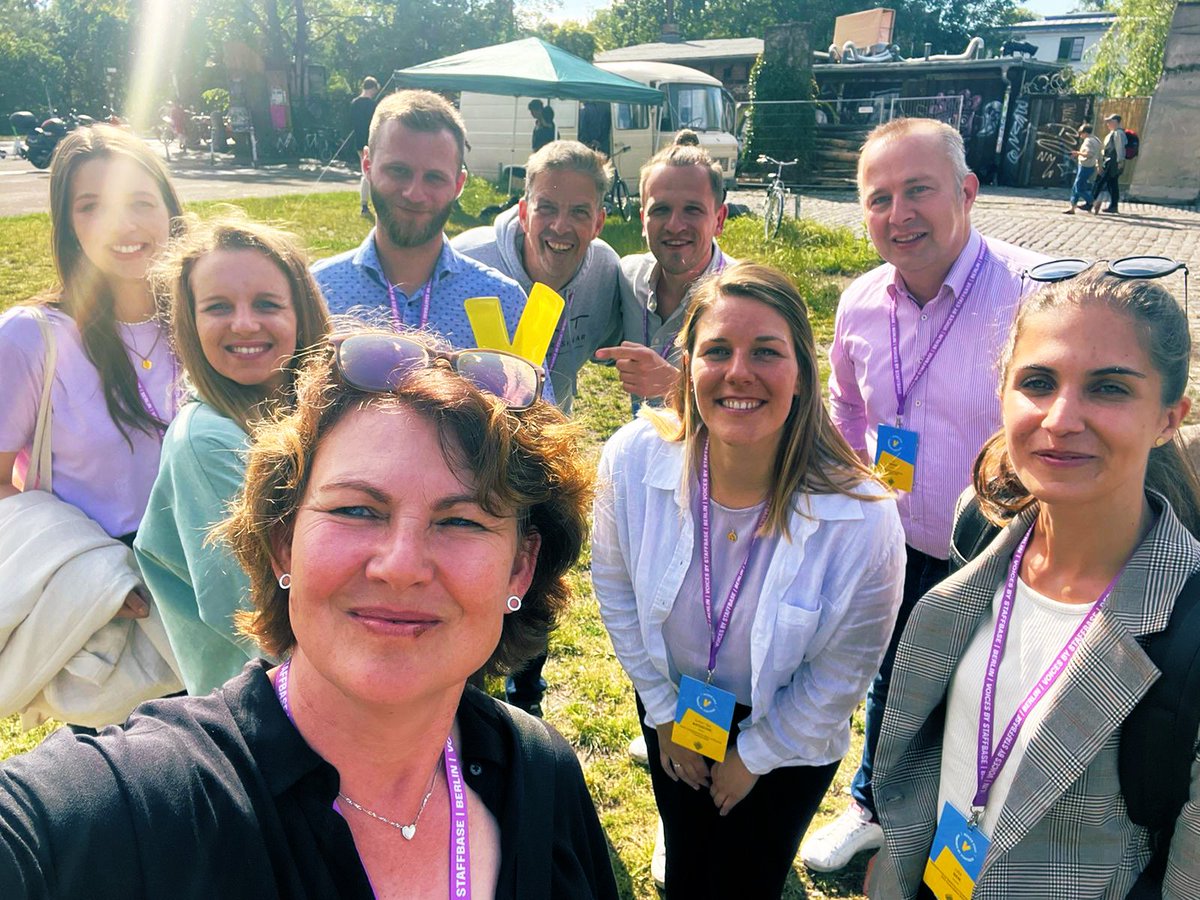 So sehen Sieger aus. Well done. @dpd_de <a href="/TSystems_MMS/">Woolf</a> <a href="/KammannRossi/">Kammann Rossi</a> #besttransformationproject #voices22