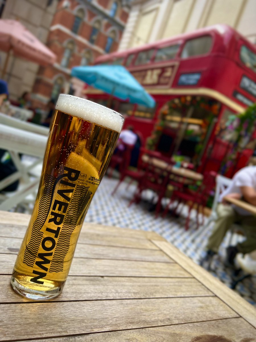 Hands up if you’re excited for the 4 day bank holiday and jubilee celebrations.. 🙋‍♂️🇬🇧

Only one more day to go then let the celebrations.. begin!! 🍻
.
#platinumjubilee #queen #rivertown #beer #70years