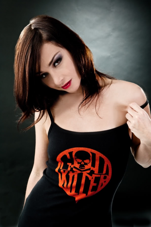 Happy birthday to scream queen Danielle Harris who turns 45 today ! 