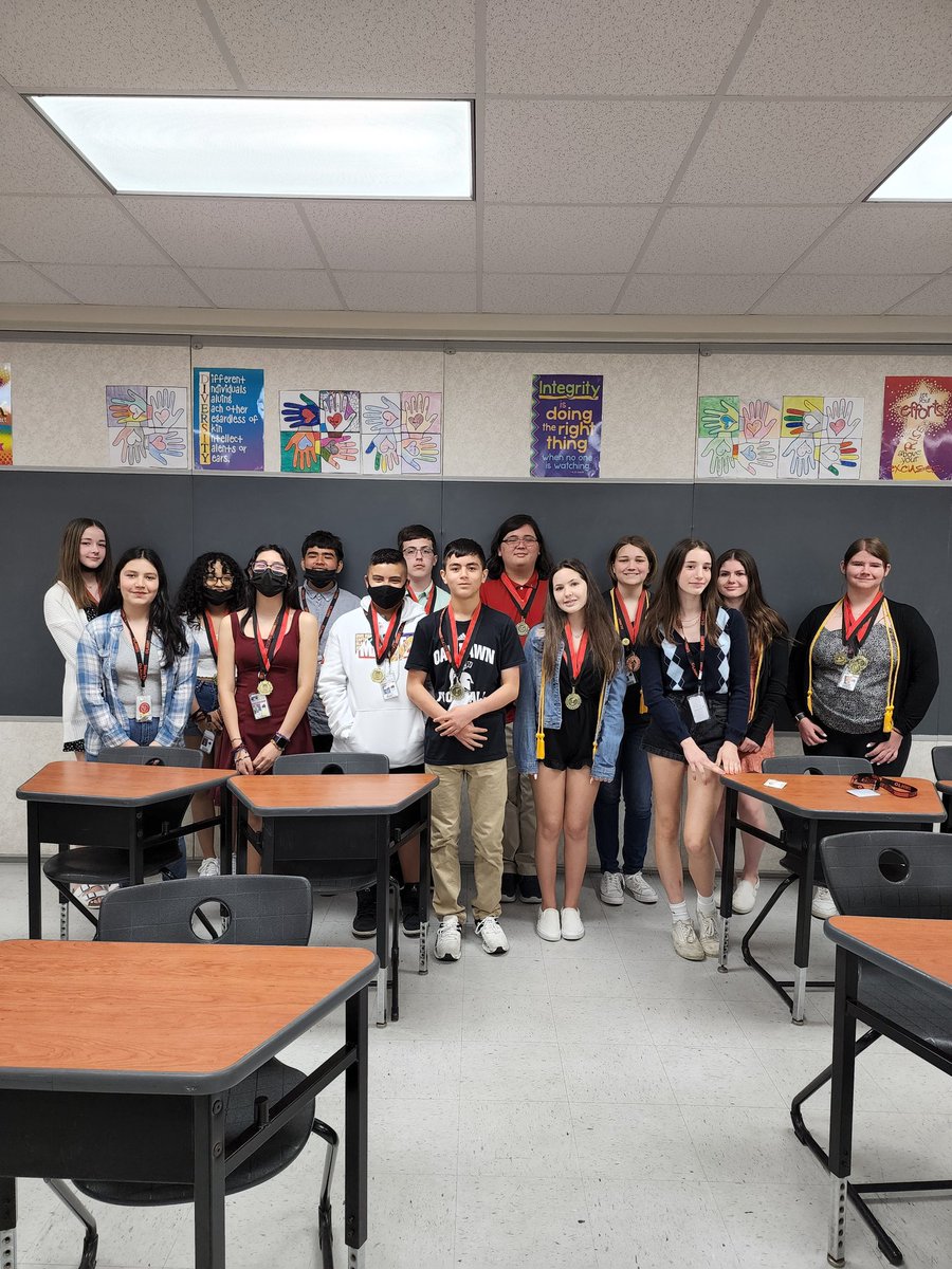 MrsVStavrou's tweet photo. Congratulations to the #olhms Class of 2022 Award Winners! #d123 https://t.co/v6SzP5WWBa