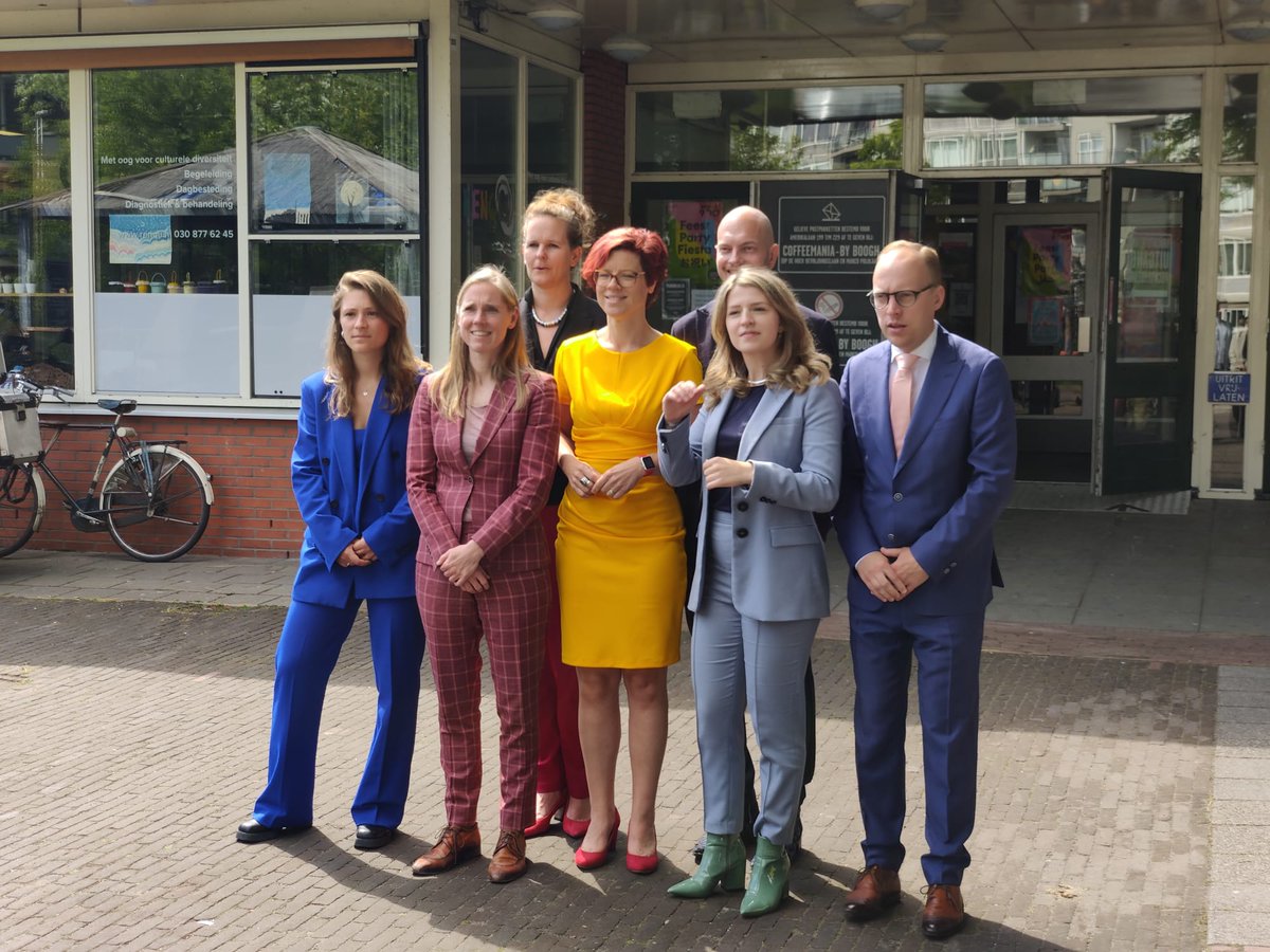 Vandaag werd het nieuwe coalitieakkoord gepresenteerd, midden in Kanaleneiland bij het <a href="/Krachtstation/">Krachtstation</a>. Met daarin veel aandacht voor wijkgericht werken, buurtaanpakken en Kanaleneiland in het bijzonder. Daar zijn wij natuurlijk heel blij mee 💪🏼