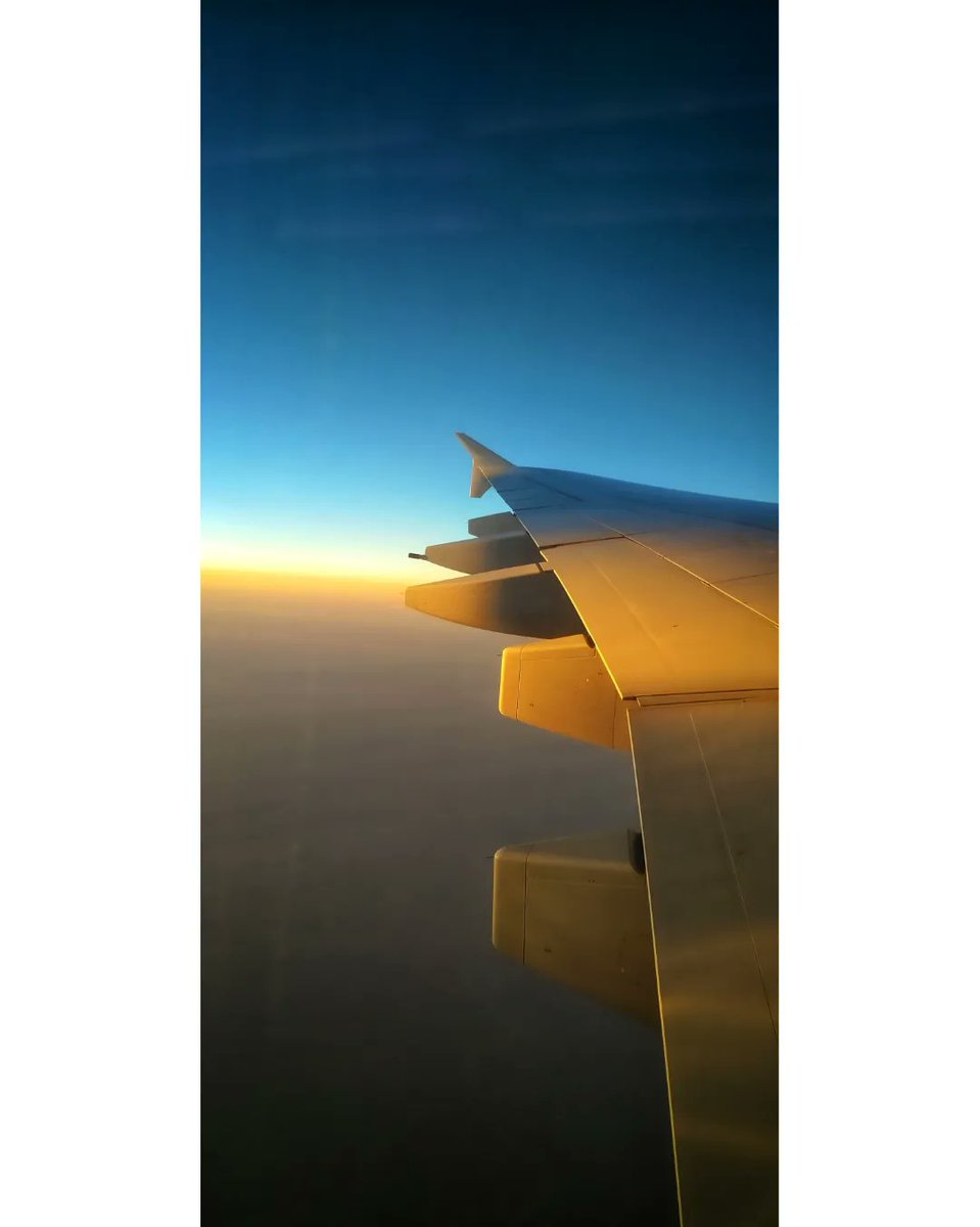 Avriel404's tweet photo. Can we pretend that airplanes in the night sky are like shootin' stars?!....
#photography #travelphotography #travel #skies #night #dubai #photo #travelling #travelgram #travelblogger #shootingstars #airplanes #love #wanderlust #world #high #sky #blue #sunset https://t.co/TvbcsP08ke