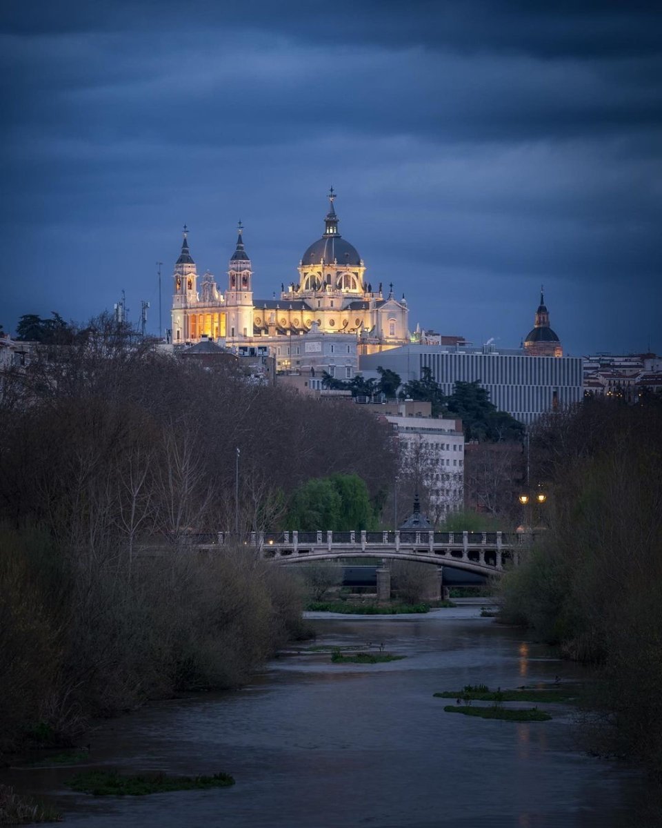 Visita_Madrid's tweet photo. Catedral de La Almudena. 🤩

📸: jesuscaserofotografia (IG).

#VisitMadrid #Madrid #VisitaMadrid #Spain #PlanesMadrid #MadridCity #MadridSpain #MadridLovers https://t.co/xhChSKVF1z