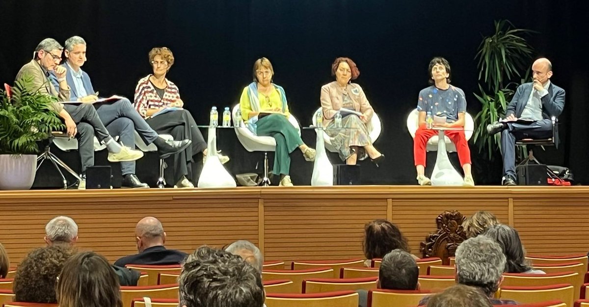arija_stc's tweet photo. Hoy estamos con @cultuciudadania y muchas amigas en el Foro #culturaruralidades para eguir formándonos en financiación, diálogos urbano-rurales, residencias artísticas... 😊✍️🤳  #culturarural #Navia @culturagob @LaPonte2 @eufonic_fest @ImagoBubo @fran_quiroga ... 🥰 https://t.co/8Qaernbsfd