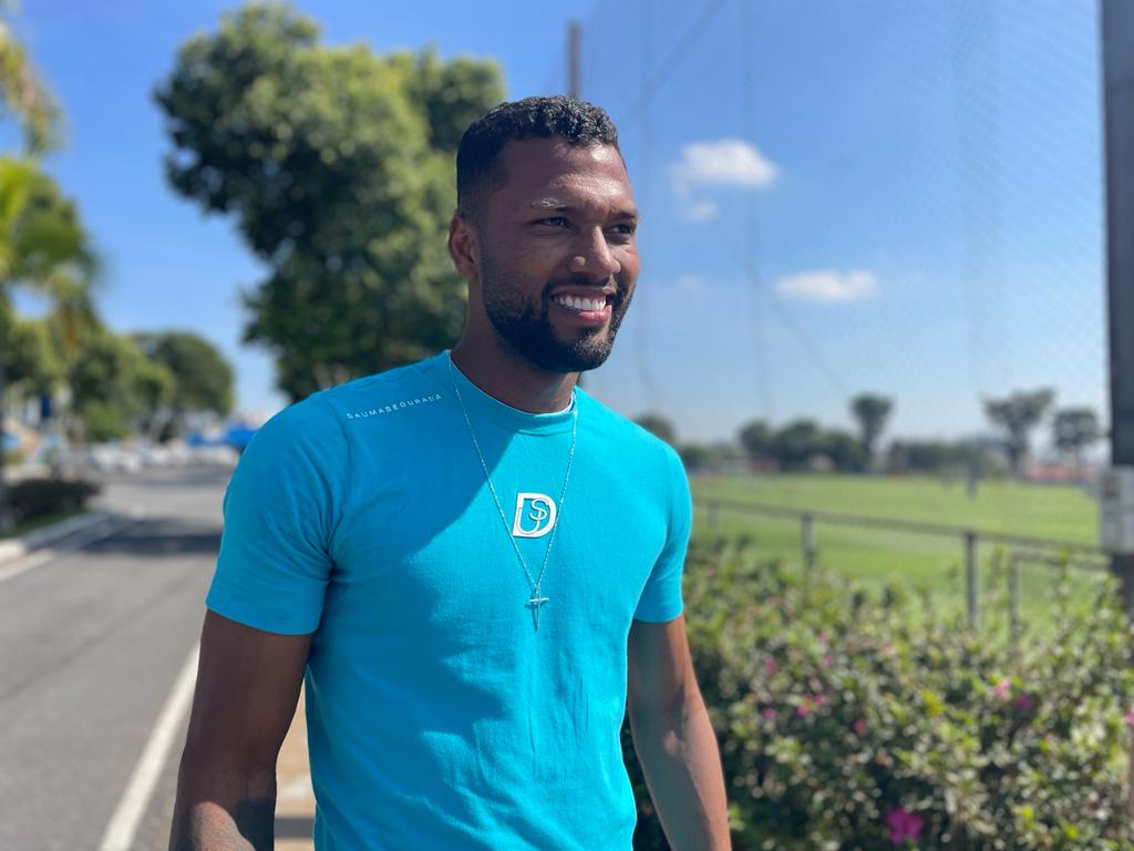 Cruzeiro's tweet photo. Visita especial na Toca! 💙

Na manhã desta quarta-feira, Thiago foi até a Toca da Raposa II para visitar os ex-companheiros!

Você é sempre bem-vindo, Cria! 👊🦊

📸 @marcoferraz85 / Cruzeiro https://t.co/5MI4qo8JNe
