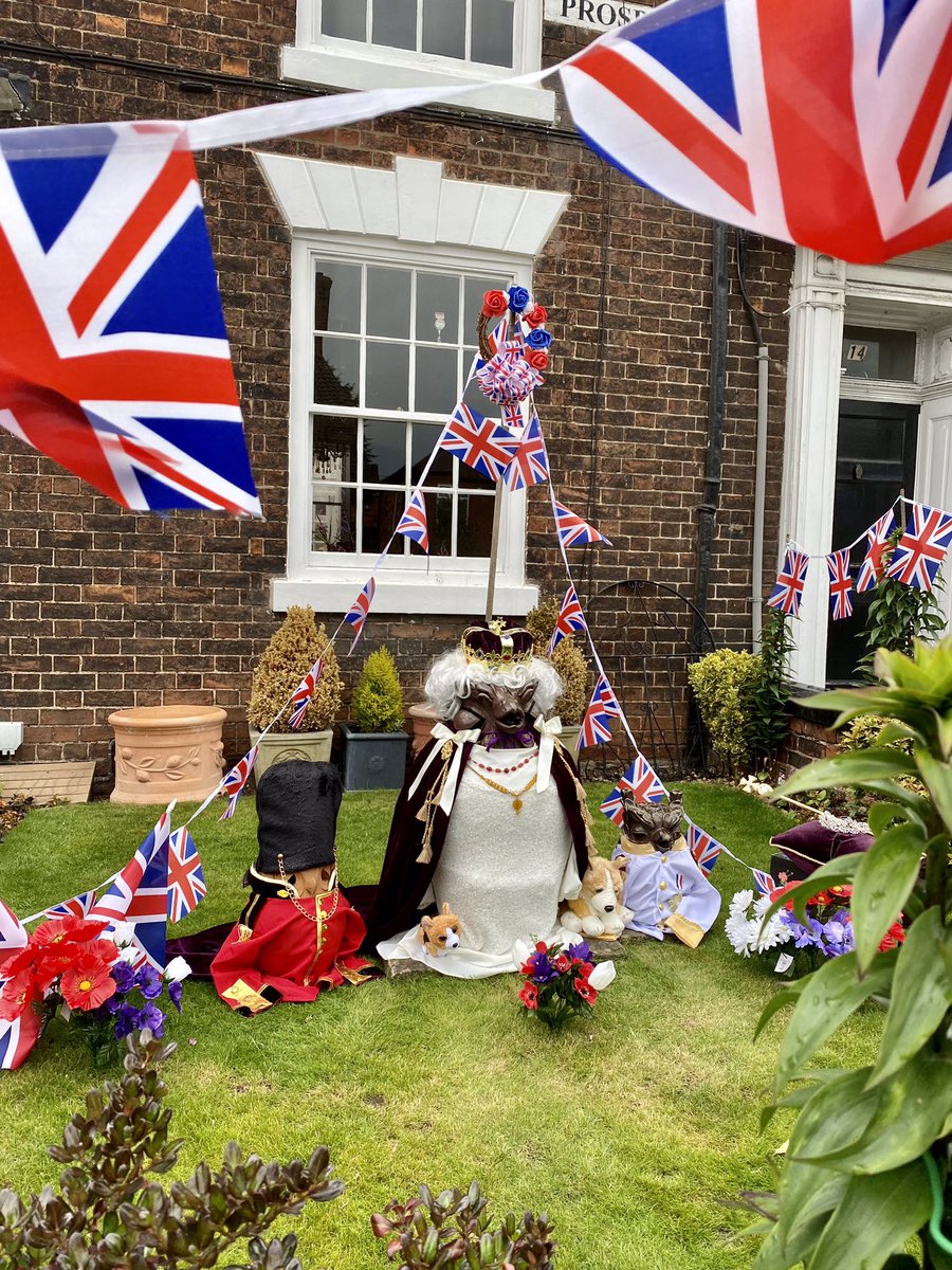 owl_upon's tweet photo. Queen Owlizabeth in Coronation mood… long may she reign! x x x

🦉🦉🦉👑🇬🇧 https://t.co/1dFcPbhFJU