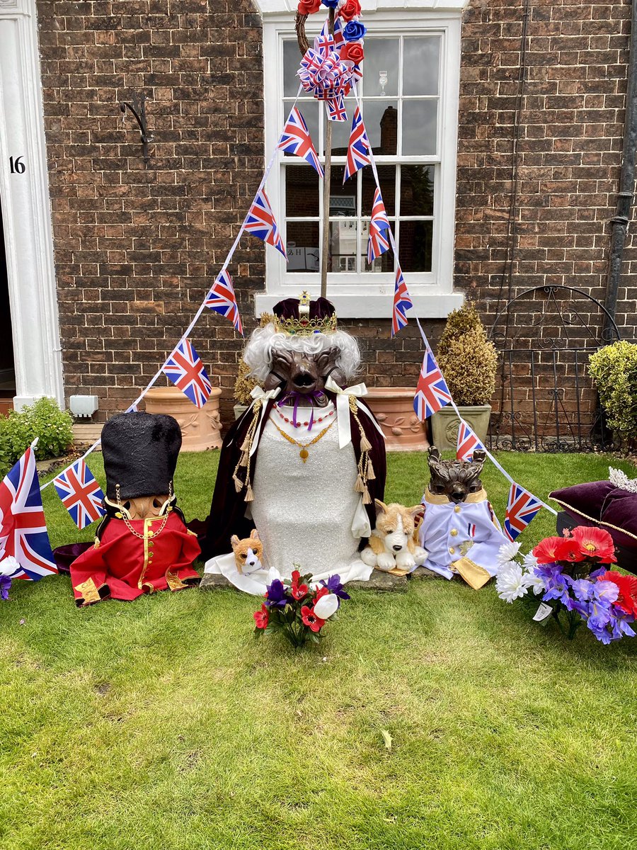 owl_upon's tweet photo. Queen Owlizabeth in Coronation mood… long may she reign! x x x

🦉🦉🦉👑🇬🇧 https://t.co/1dFcPbhFJU