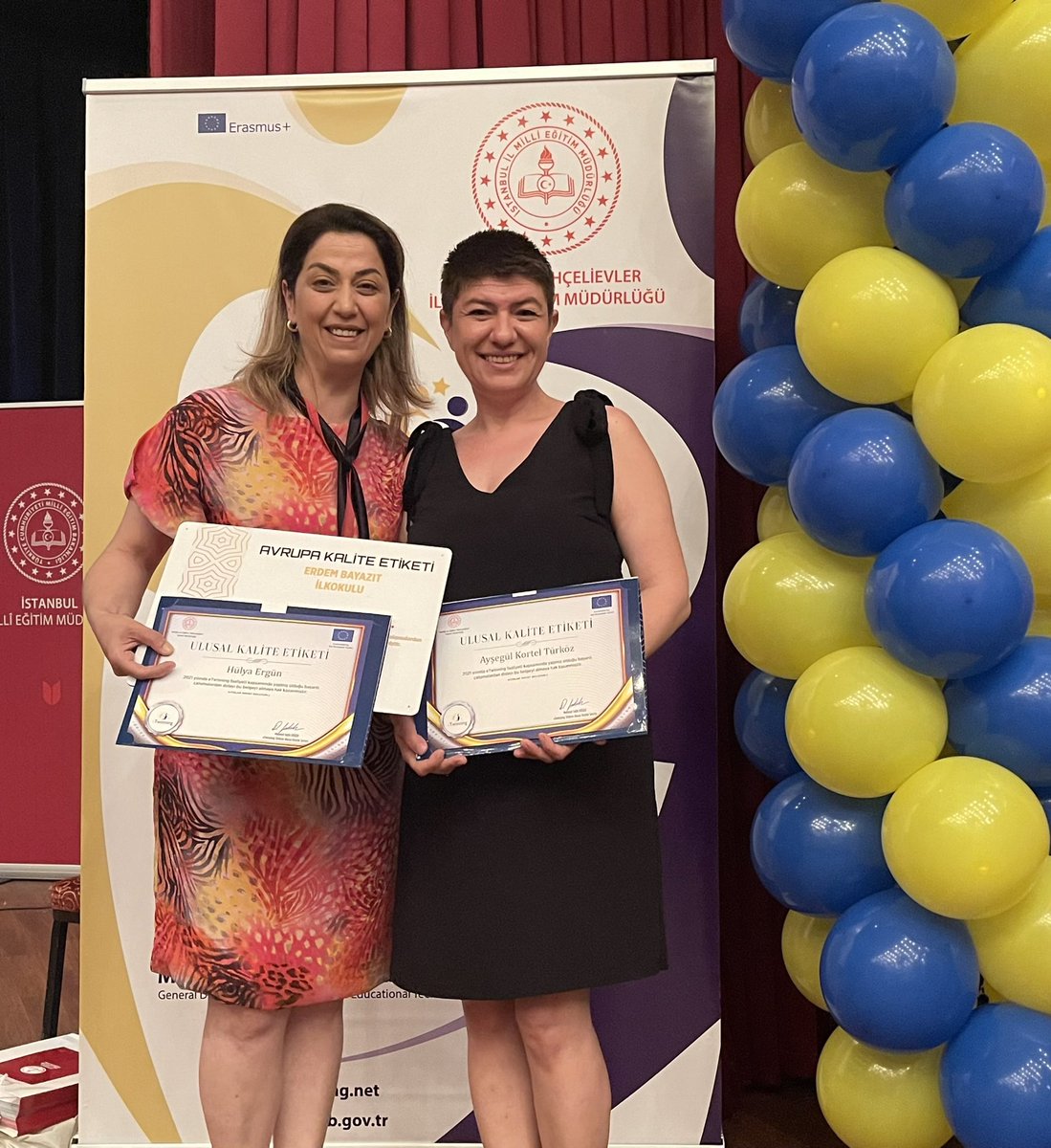 İstanbul Avrupa yakası kalite etiketi ödül töreni harika idi 👏💐Teşekkür ederiz bu süreçte bizlere destek olan Okulumuza ve emeğin sahibi öğrencilerimize👏👏#AnadoludanAvrupayaeTwinning  <a href="/eTwinning_ist/">eTwinning İstanbul</a> <a href="/tretwinning/">eTwinning Türkiye</a> @ylmz_bilge <a href="/aysglkrtl/">ayşegül</a> <a href="/KatoNehir/">NehirKato</a> @ErdemBayazitO34 <a href="/c_agirbas/">Cevat AĞIRBAŞ</a>