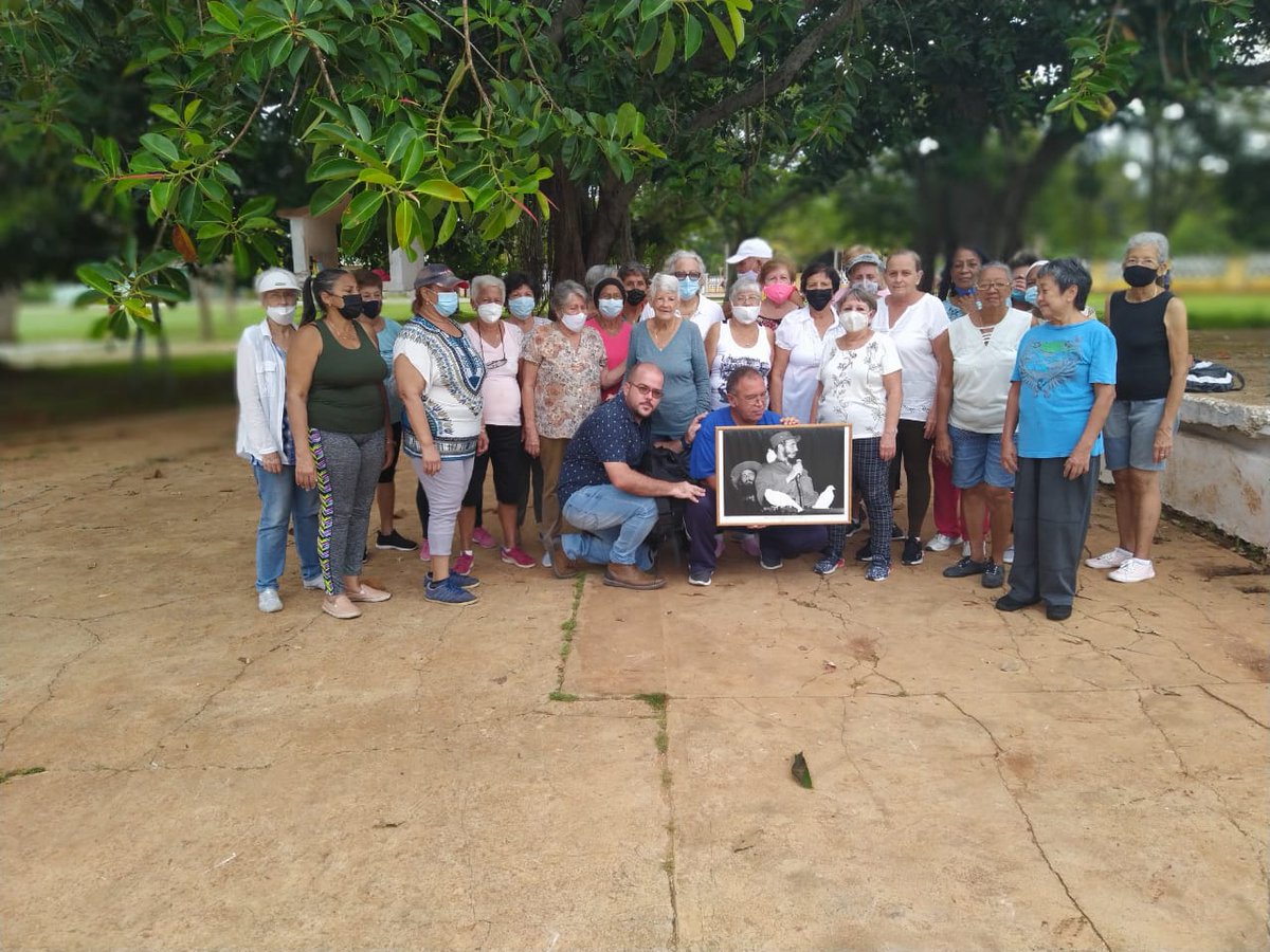 ChapleImbert's tweet photo. Unidos venceremos obstáculos y dificultades, trabajo comunitario integrado en #Matanzas #CubaViveYTrabaja @allendefidel1 @MaraDel62196170 @Toni_bit @SuselyMorfaG @Migdrey6 https://t.co/Jqmgms8b5Q