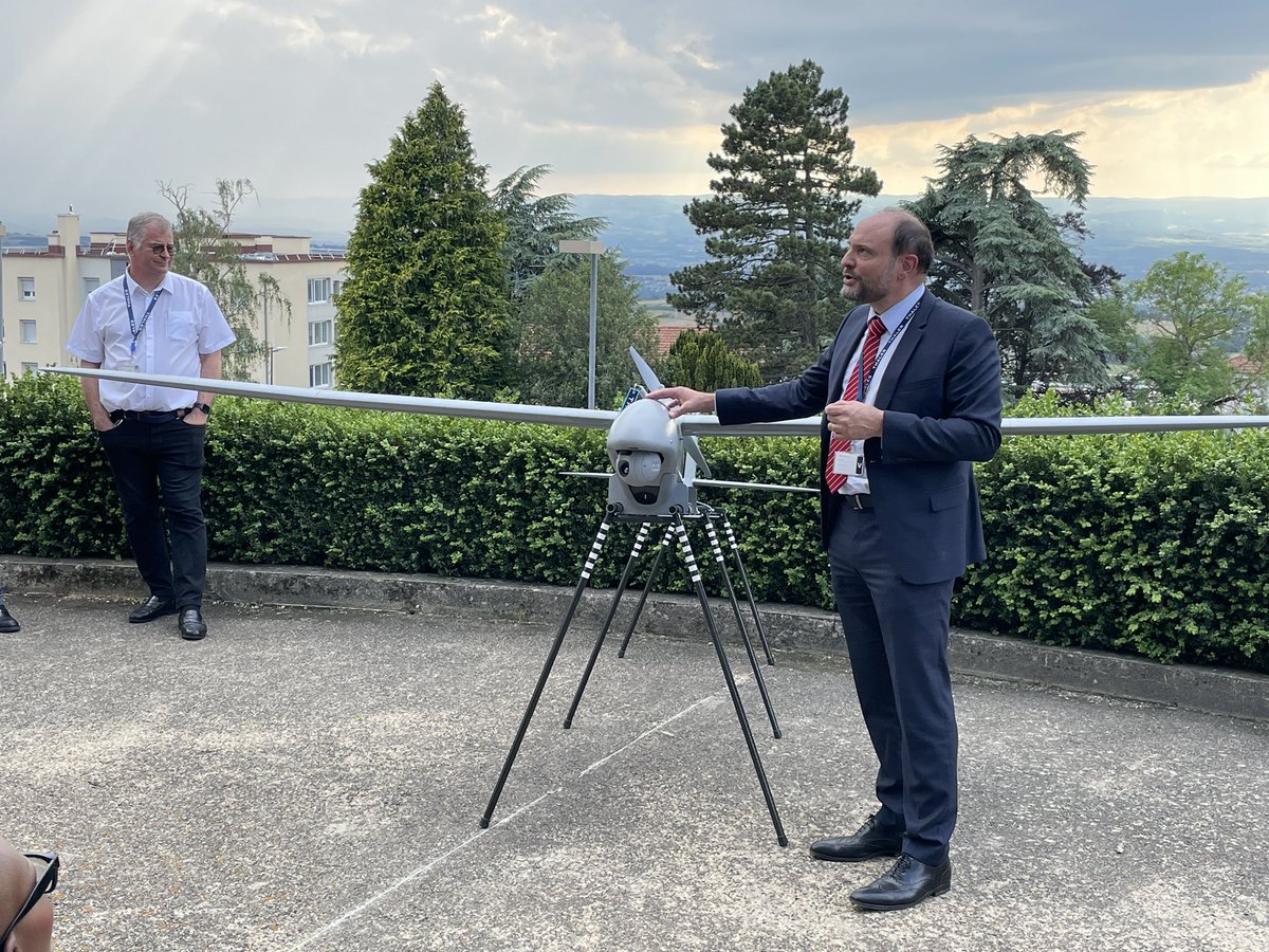 VincentLamigeon's tweet image. Présentation du drone de surveillance et de renseignement Spy’Ranger sur le site Thales de Saint-Héand. Boule optronique Spy’Ball développée par Thales. Livré depuis 2020 à l’armée de terre, engagé sur Barkhane depuis décembre 2020