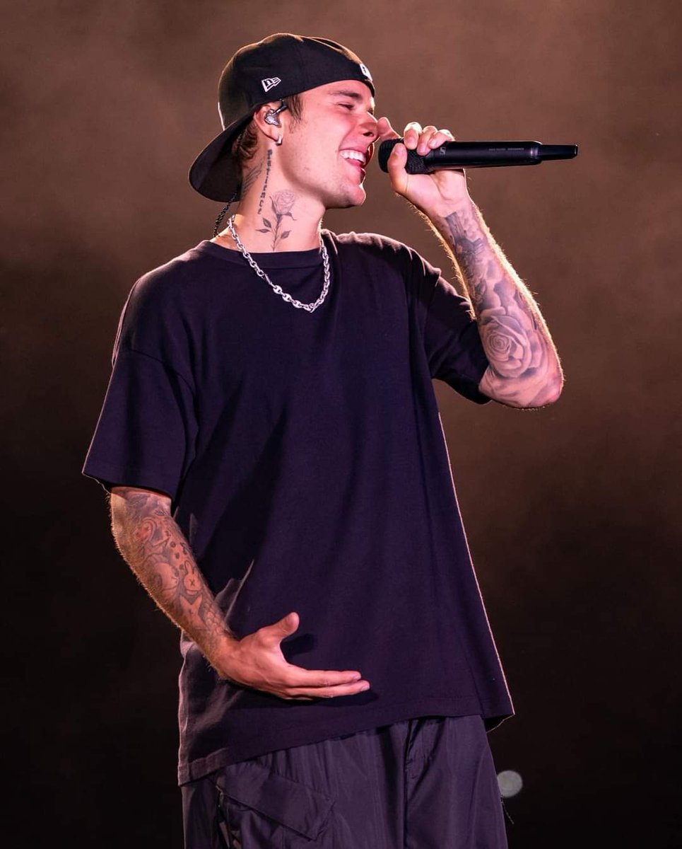 ibeliebersmx's tweet photo. Pueden creer que hoy se cumple una semana del primer concierto del Justice Tour en CDMX. 🤧💜 https://t.co/QHggBpJ0wn