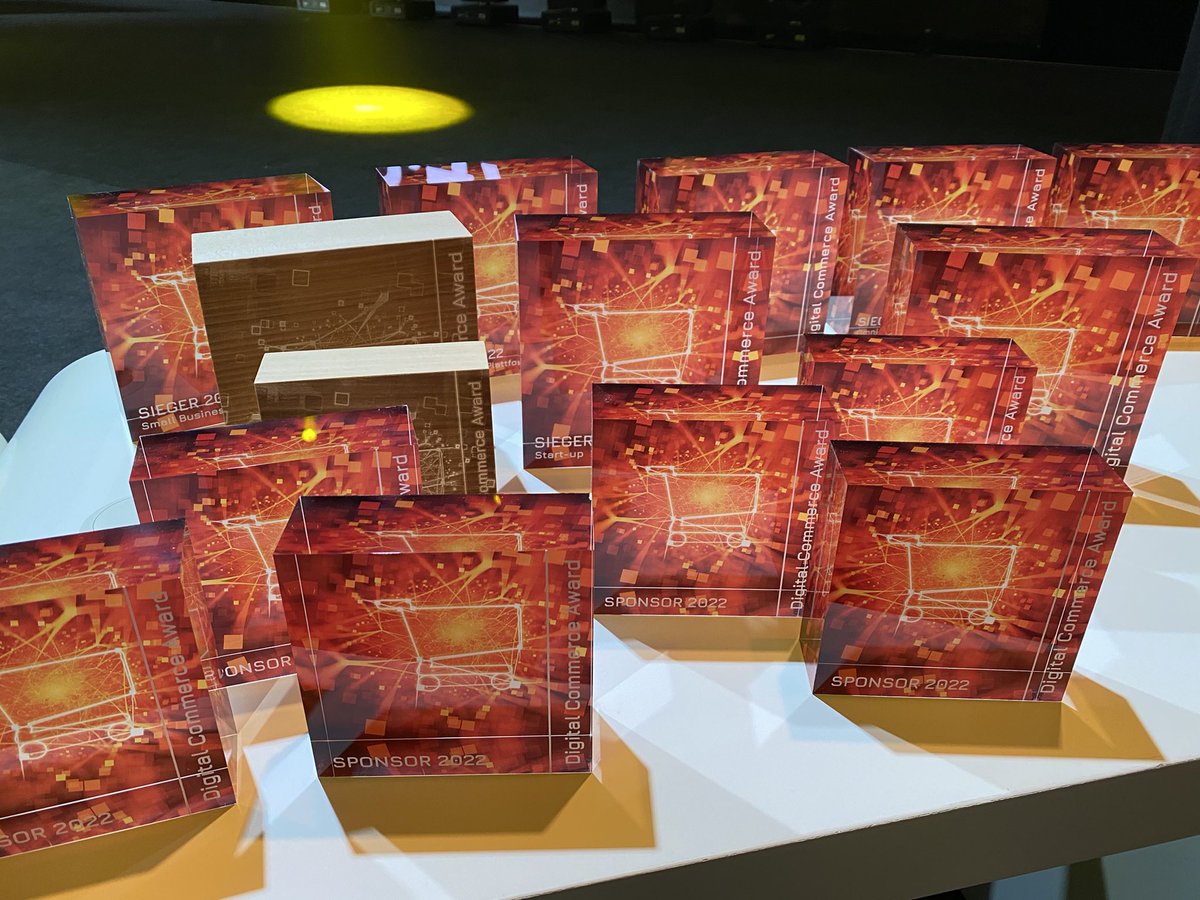 Die Preise des Digital Commerce Award warten auf ihre Gewinner - ich freue mich, zum bereits dritten Mal den Preis für Nachhaltigkeit im E-Commerce verleihen zu können. <a href="/AdobeCommerce/">Adobe Commerce</a> <a href="/adobe/">Adobe</a> <a href="/SCORE_swiss/">SCORE!</a> #scorezh