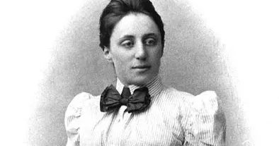 centerofmath's tweet image. Welcome to 2022: A Center of Math Review. Every Wednesday we&apos;ll go through the #centerofmath archives and revisit a throwback math fact! This week: Emmy Noether&apos;s Math Journey
#doMath
bit.ly/3EDHAOl