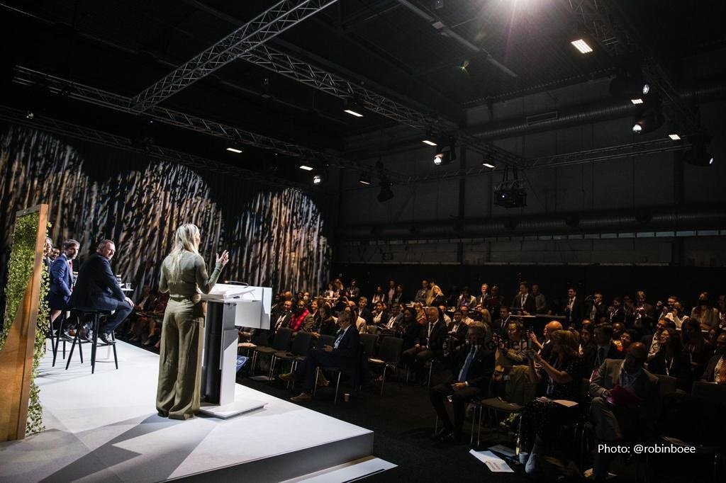 "No country, no business, no leader, no individual can swerve their responsibility to step up to the Nature and Climate Crisis. We can't just fight to protect, but also to restore &amp; regenerate what has already been destroyed." <a href="/UNEP/">UN Environment Programme</a> Goodwill Ambassador <a href="/elliegoulding/">Ellie Goulding</a> #Stockholm50