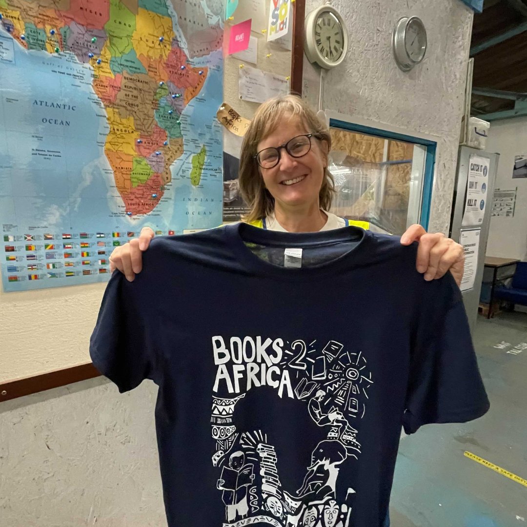 Books2Africa's tweet photo. Today’s the start of Volunteers Week 🎉 Last year, we had 40 volunteers who worked 7,333 Hours for Books2Africa! 🤯 We really appreciate all your support &amp; hard work, without you all we couldn't have come this far!💐 

#countingthehoursKent #countingthehours #volunteersweek22 https://t.co/WDTgJe4hFk