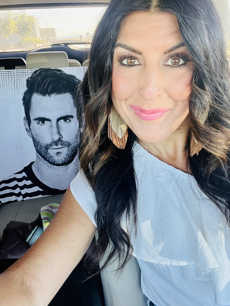 TVloriwallace's tweet photo. @maroon5 We just checked out the venue you’re playing Friday night @HRHCSacramento on @GoodDaySac Can’t wait! THIS WILL BE OUR 6TH SHOW! Can we meet you already?!?!? @julissaortiztv @TinaMacuha https://t.co/HObcLmQLgs