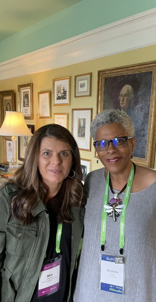 rochelleriley's tweet image. MACKINAC ISLAND _  Great start to a great second day at the #MPC2022:Joined #NancyTellem at the #BasBlue breakfast and fan-girled fellow TarHeel &amp;amp; soccer icon #MiaHamm and chatted with Pistons Coach #DwaneCasey about next year’s winning season. #ICanFeeIIt
/1