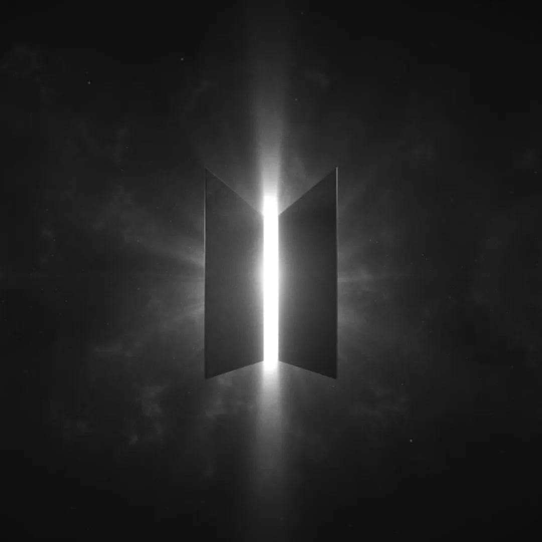 Gatinhoyoongi1's tweet photo. Então que dizer que essa luz no olhos deles  e a luz do símbolo do bts 👀 https://t.co/mQLRMZ6192
