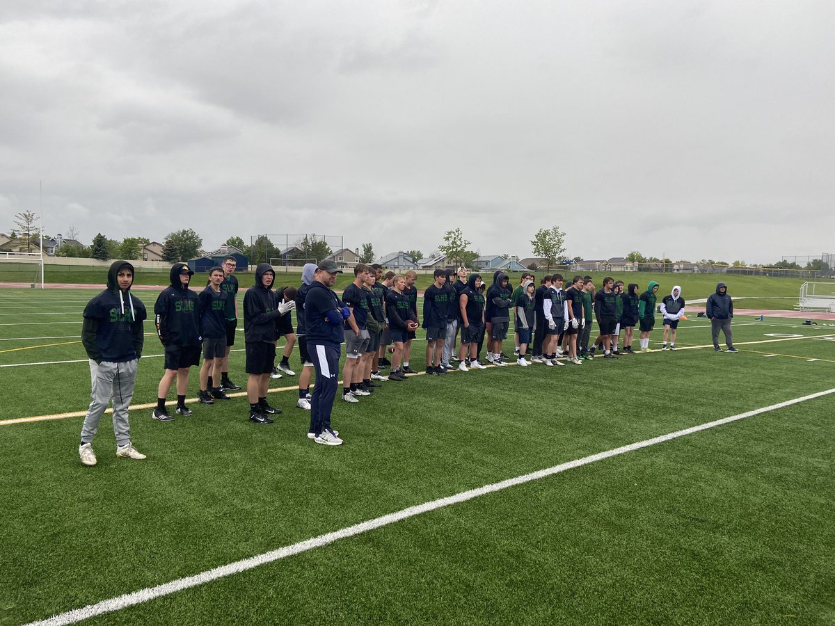 SLGatorsFB's tweet photo. First spring practice in the books! Focus was on #Disciplineinthedetails excited for #2 today! There is #UnityInFamily when we are all striving for a common goal! #GatorGRIT https://t.co/jzXTrDbvy6