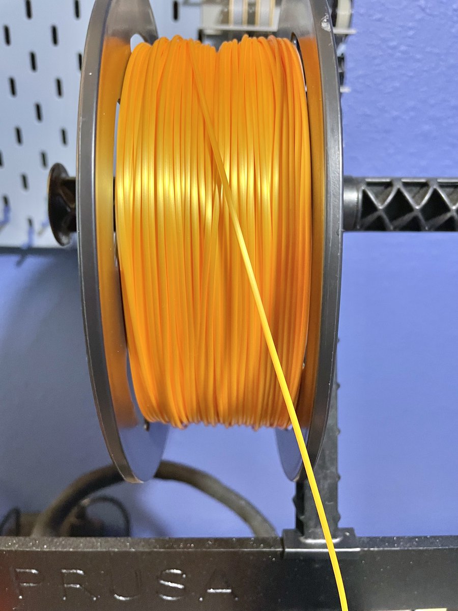 makertater's tweet photo. I still have a hard time understanding how this "silk" filament turned into this matte/semi-satin object. #ThisIsWhyIHaveTrustIssues https://t.co/LKRdD4fTXN