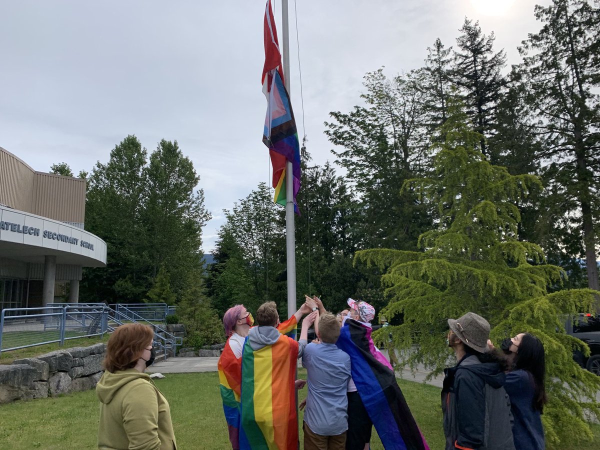ChatelechSS's tweet photo. Raising of the Pride Flag to celebrate Pride month!  #pride #SD46SC https://t.co/LcZvY5DpUN