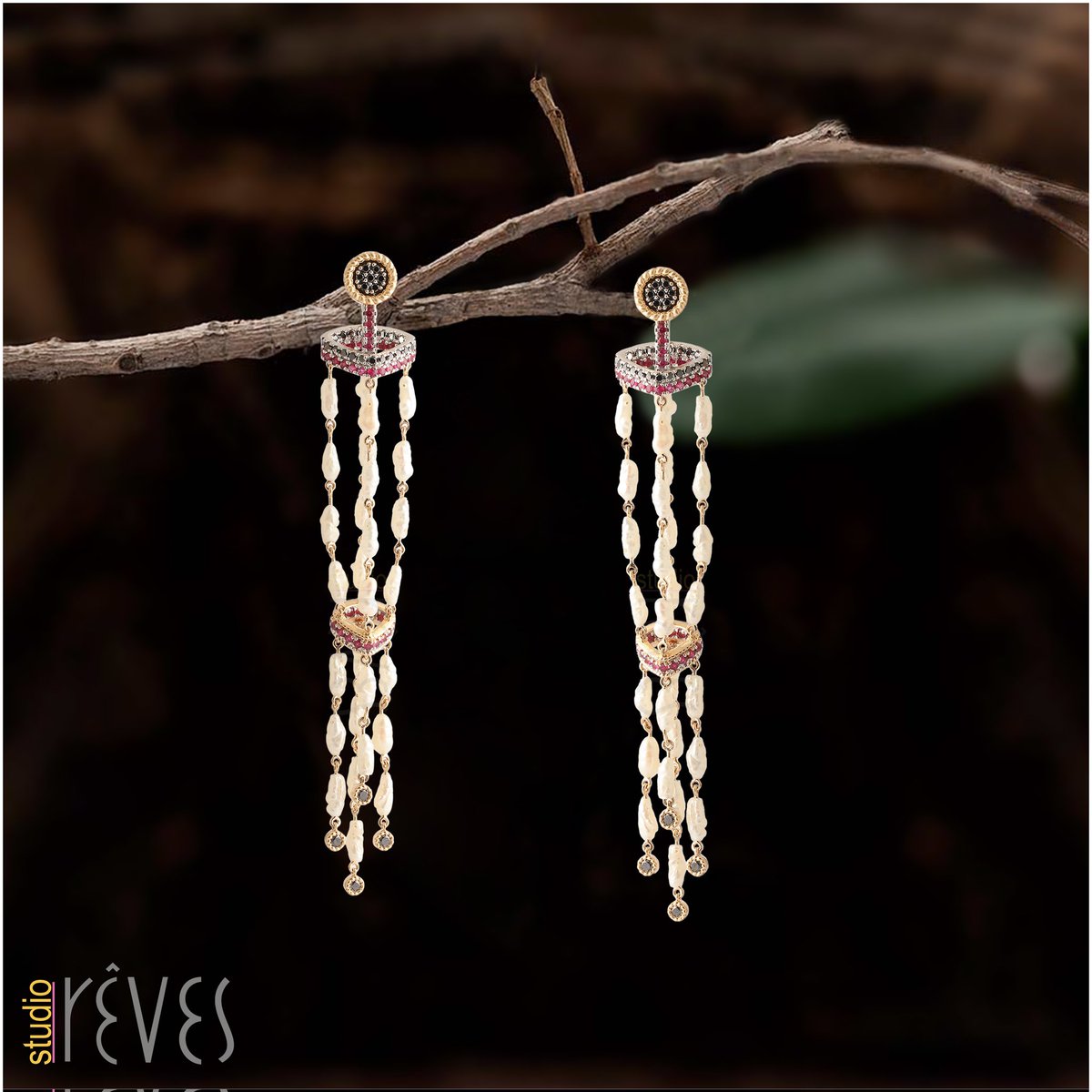 StudioReves's tweet photo. @StudioReves Rice Pearls Chandelier Dangle Earrings

Two dynamic combinations of pearls and rubies coming together, in both conventional yet giving a flair of  contemporary look by the add-ons of black diamonds in it!

#grand #studioreves #infiniteinspiration  #jewelry #earrings https://t.co/kww3w1bQuY