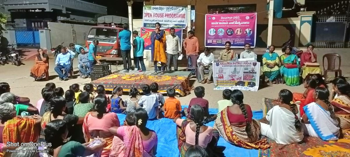 RuralPolice's tweet photo. గౌరవ నల్లగొండ ఎస్పీ రెమ రాజేశ్వరి గారి ఆదేశాల మేరకు,రాష్ట్ర మహిళా భద్రతా విభాగంవారి సౌజన్యంతో.ఈరోజు సాయంత్రం దండం పల్లి గ్రామంలో AHTU బృందం,పోలీసు కళా బృందంతో కలిసి బాల్యవివాహాల నిర్మూలన, బాలల రక్షణ, బాల కార్మిక వ్యవస్థ ,మానవ అక్రమ రవాణా,వంటి అంశాలపై అవగాహన కల్పించారు.. https://t.co/J8Si3d7npF