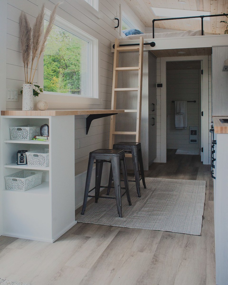 Gorgeous floors for a simple life 😊🌳
•
Flooring -  Weathered Canvas
Collection - SolidCore
•
Design and photo by @simplylivingbystattonrock
•
Visit our website and order free samples:
bit.ly/3LIyMc1