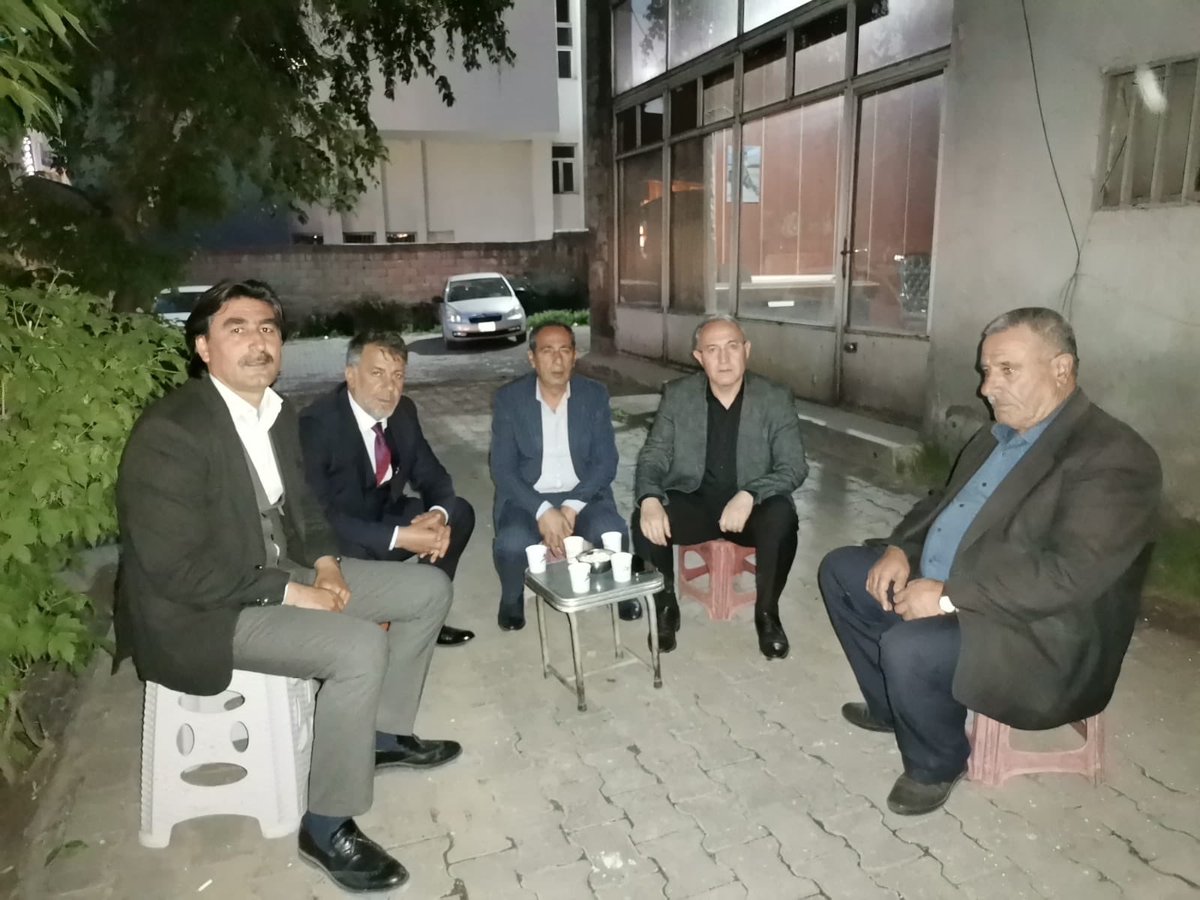 akpartiagrii's tweet photo. 📍MERKEZ

İl başkanımız @haliloz04 ; Taşlıçay ilçe Bld. Bşk. @ismettas04, Tutak İlçe Bld.Bşk. @duru_baskan ve Hamur ilçe Bld. Bşk. @cezmiergl ile beraber Eski Ağrı Ticaret Odası Başkanı Nazif ACARBAY’ı ziyaret etti. https://t.co/6rSXMHxuDs