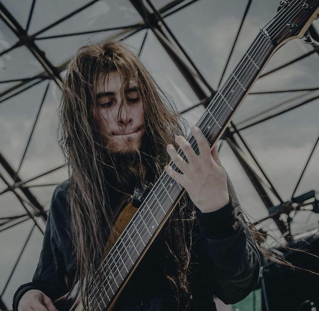 Para Endark es muy importante anunciar que nuestro Lineup se encuentra completo para esta nueva etapa compositiva; es así como queremos brindarle la bienvenida a nuestro nuevo bajista @Steve Cartajames quien estará asumiendo las cuerdas bajas de la familia Endark!!!🤘🏼😈🤘🏼