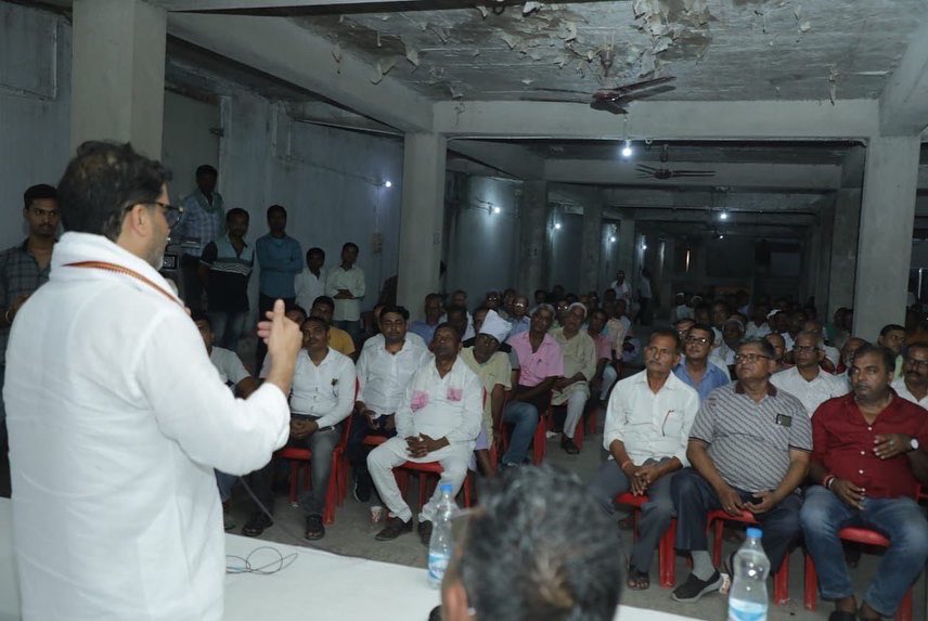 jansuraajonline's tweet photo. आज के दिन का अंत वैशाली प्रखंड के भगवानपुर राठी में हुआ। जहाँ स्थानीय जन प्रतिनिधि, जेपी सेनानी, विभिन्न विभागों से सेवानिवृत्त अधिकारियों ने जन सुराज संवाद में हिस्सा लिया। 

इस कार्यक्रम के दौरान प्रशांत किशोर ने समाज के प्रबुद्ध लोगों को आगे आने की अपील की। 
#JanSuraaj https://t.co/VxU6xHeh6p