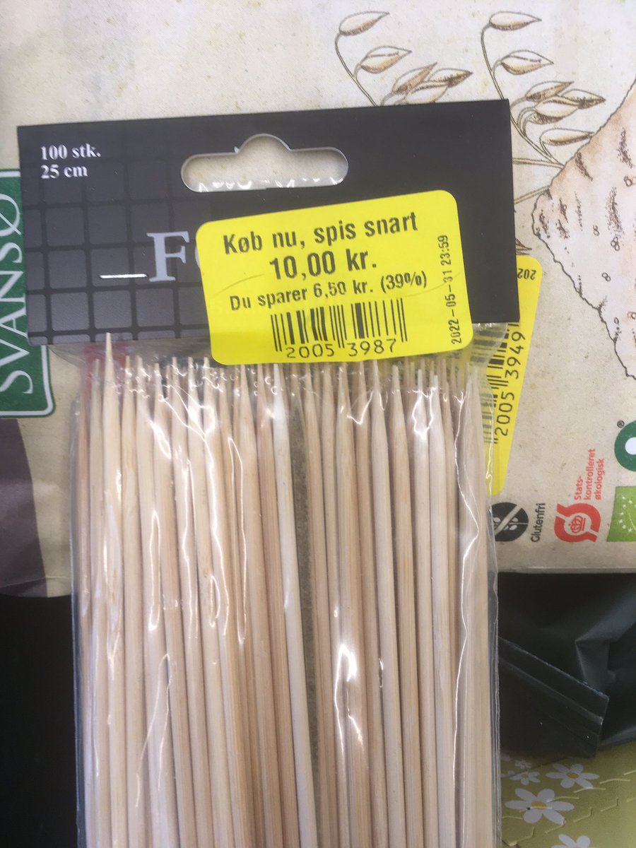 andreascph's tweet photo. #Spar Det rejser SÅ mange spørgsmål!

Ved de er lidt gamle, men hvor lang tid skal sådan nogle bambuspinde koges før de er møre?

Eller er det bare sådan generelt at alle skal huske at spise en gang imellem? https://t.co/YQxTA5AnoA