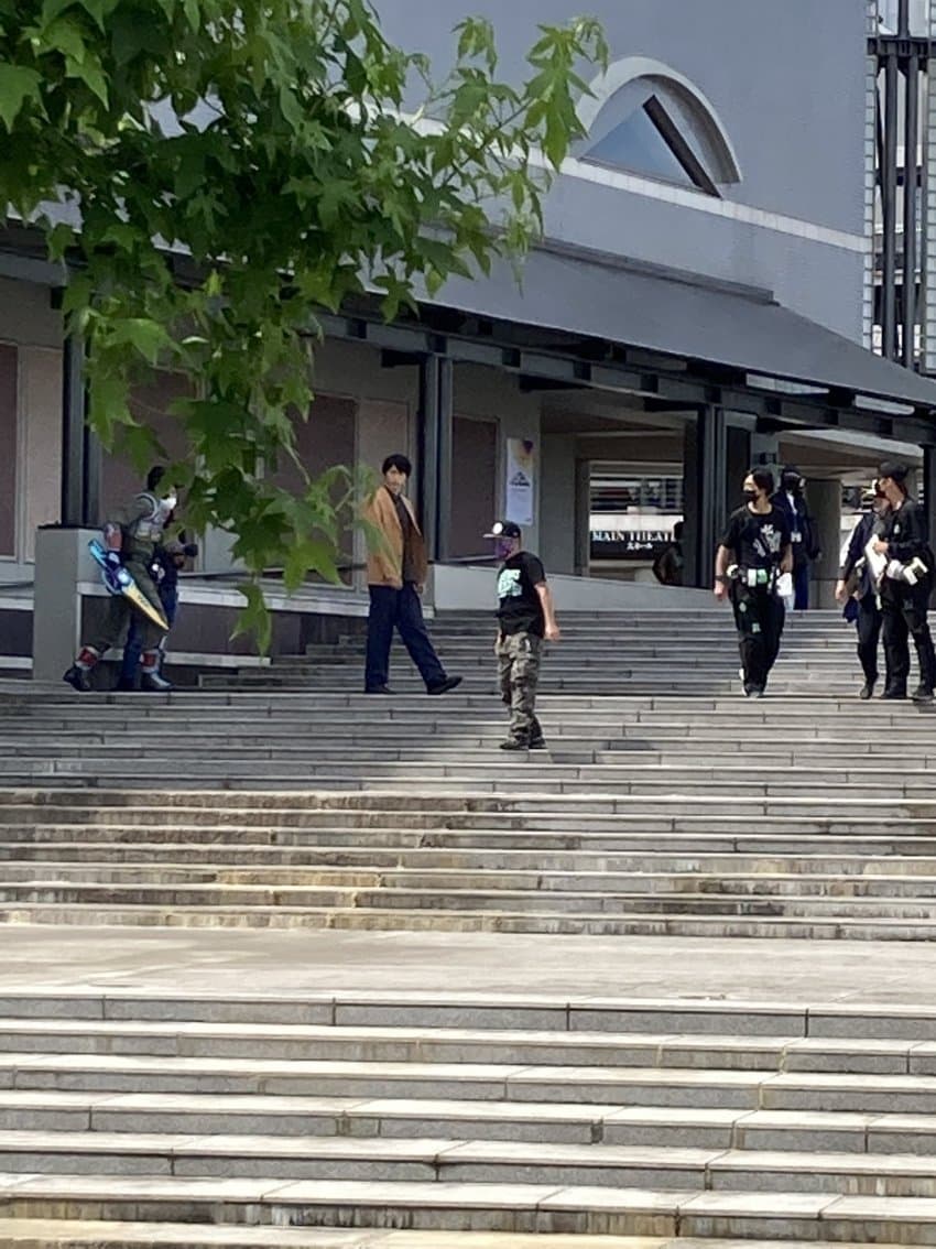 レッドブルーライブ Pa Twitter 仮面ライダーリバイス 撮影現場の写真がリーク 新たな仮面ライダー 仮面ライダーリバイス Kamenriderrevice T Co Wgq3oruijx Twitter
