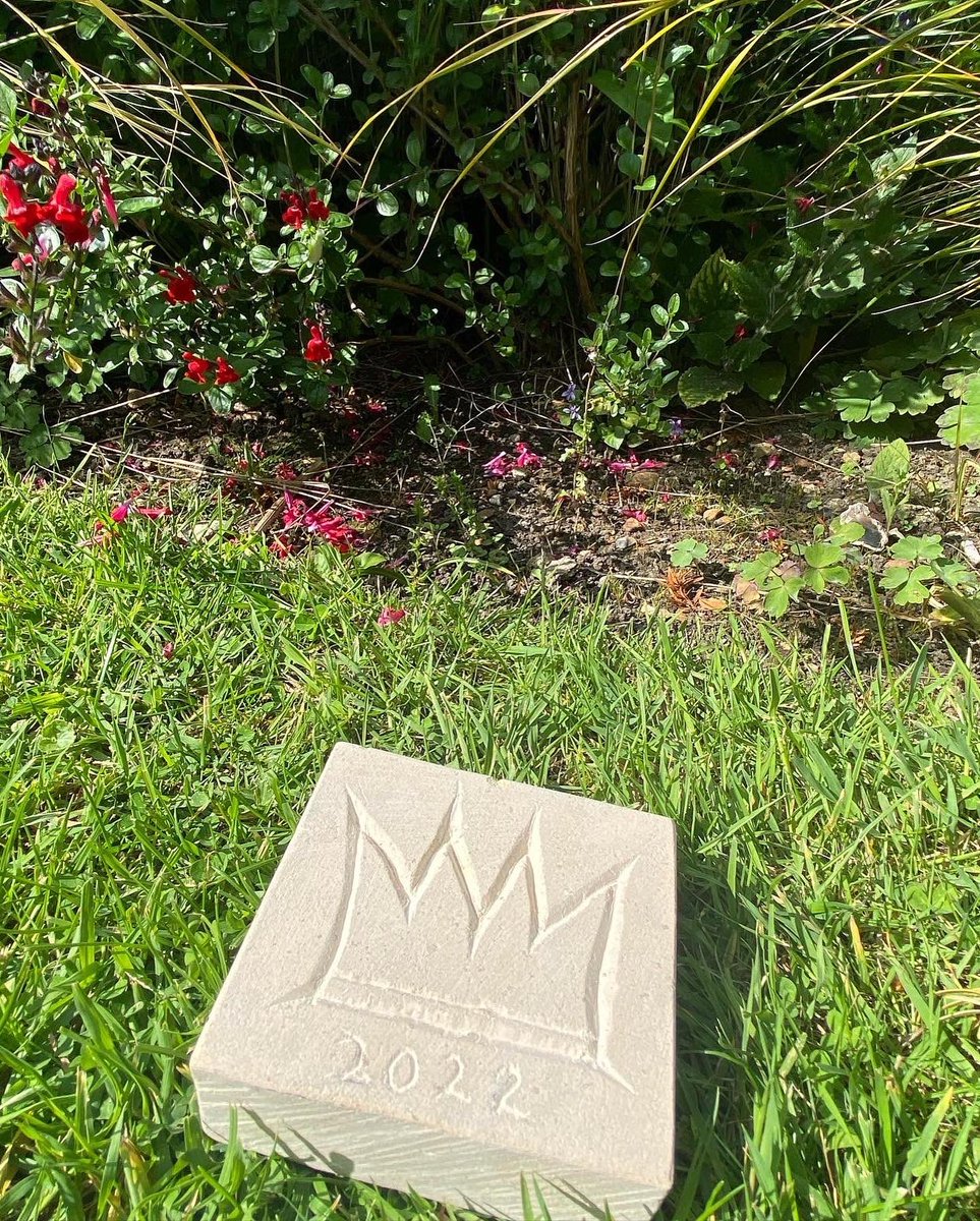 CburyCathedral's tweet photo. What a great end to Stone Week! Thank you to everyone for coming along and taking part.
Thank you to our stonemason Tony for carving this beautiful Jubilee crown and we’re sending you our best wishes for the Jubilee weekend ahead.
👑 🇬🇧👑🇬🇧👑🇬🇧👑🇬🇧
#StoneWeek #Jubilee https://t.co/NXAta26fo8